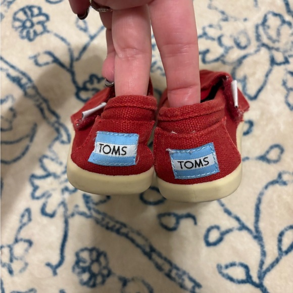 TOMS toddler Red Canvas Shoes - Picture 3 of 6
